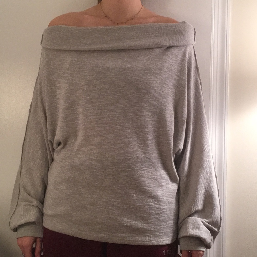 Off-shoulder long sleeve